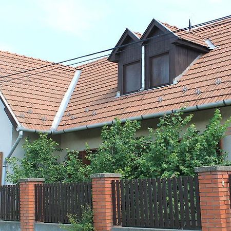 Zsigmond Ház Poroszlo Exterior foto